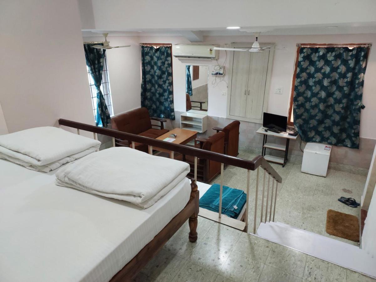 Radhika Resort ブバネーシュワル エクステリア 写真