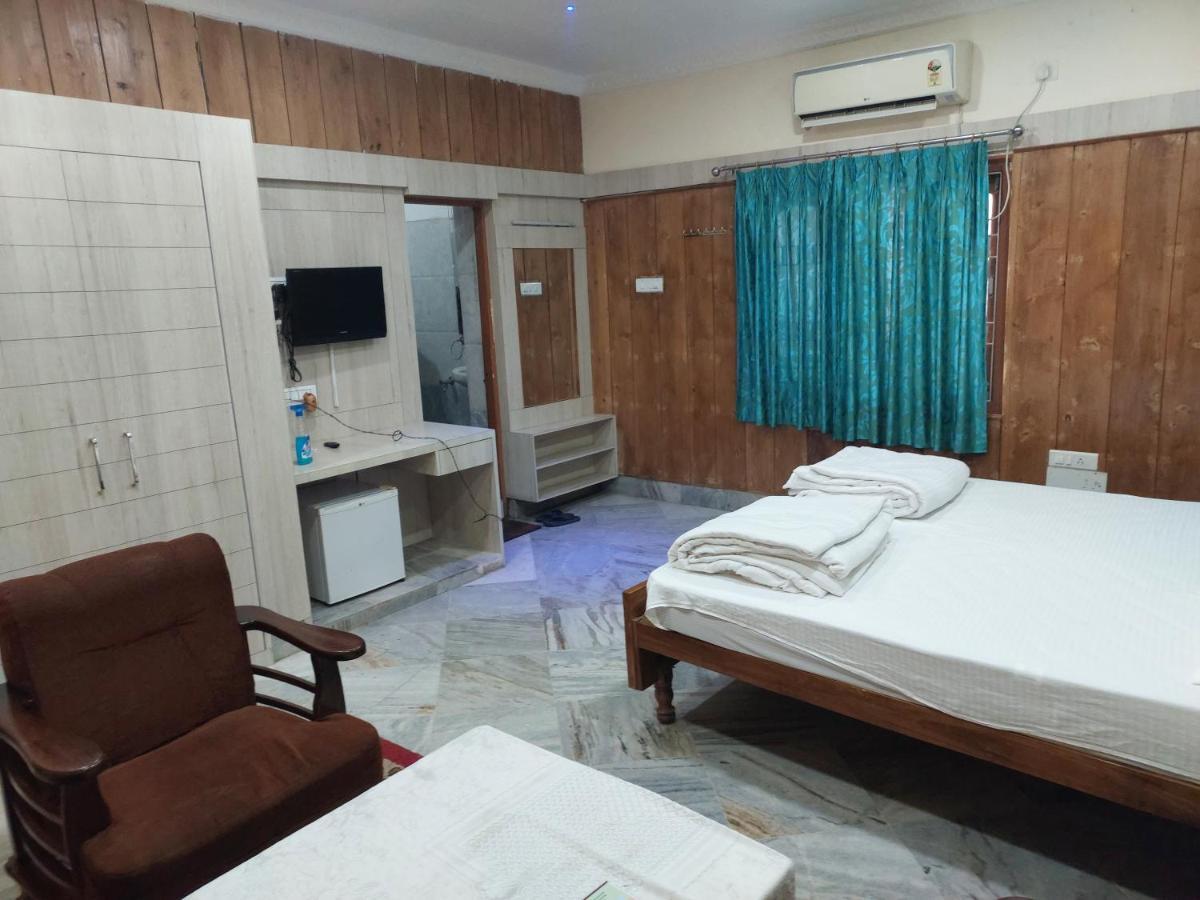 Radhika Resort ブバネーシュワル エクステリア 写真