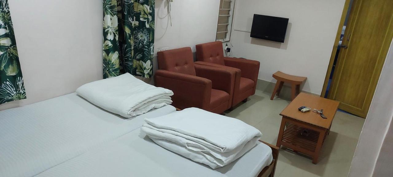 Radhika Resort ブバネーシュワル エクステリア 写真