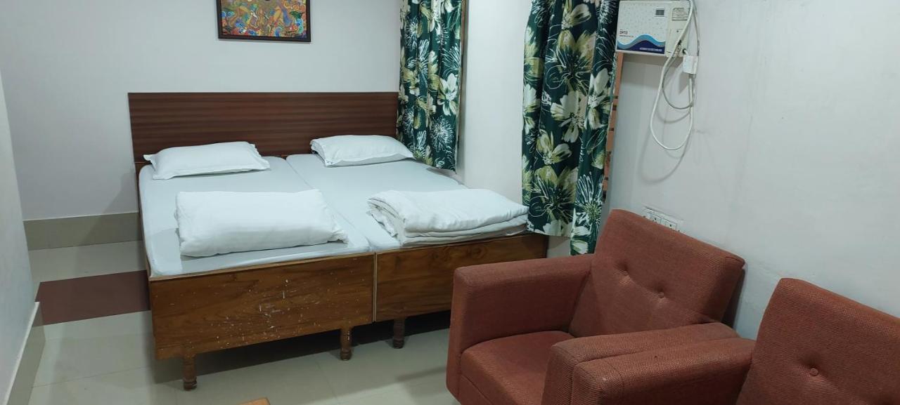Radhika Resort ブバネーシュワル エクステリア 写真